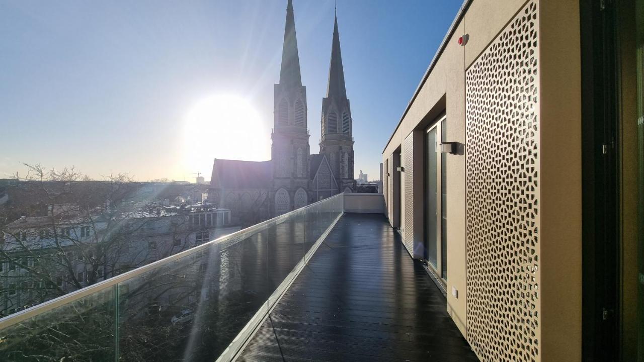 Fourty Three Luxury Serviced Apartments Dusseldorf Exterior photo The Skywalk