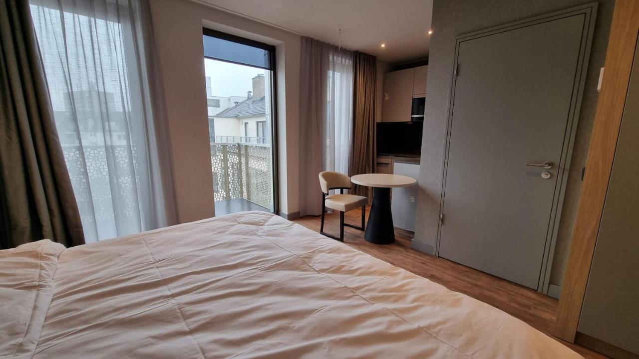 Fourty Three Luxury Serviced Apartments Dusseldorf Exterior photo A room at the hotel