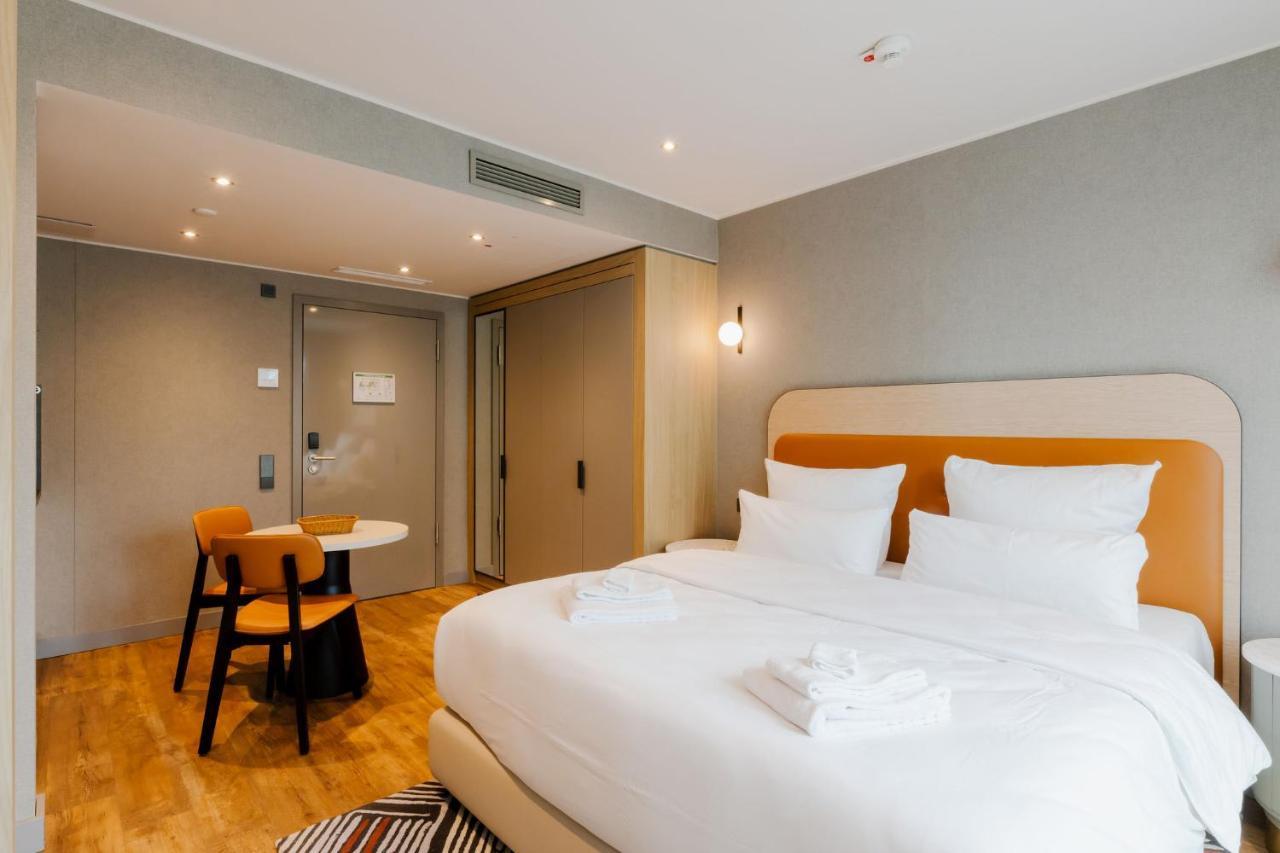 Fourty Three Luxury Serviced Apartments Dusseldorf Exterior photo Deluxe room