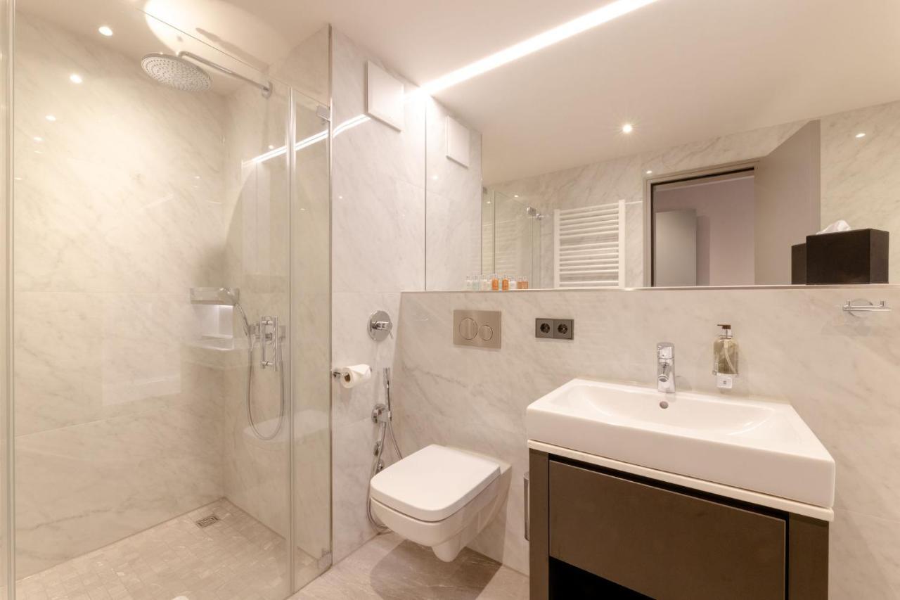 Fourty Three Luxury Serviced Apartments Dusseldorf Exterior photo Bathroom
