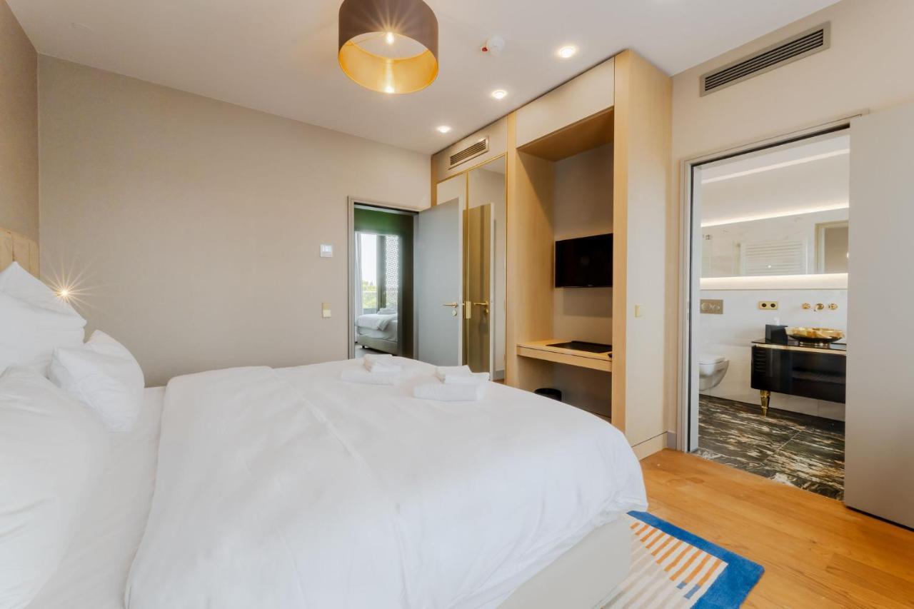 Fourty Three Luxury Serviced Apartments Dusseldorf Exterior photo A bedroom at the hotel