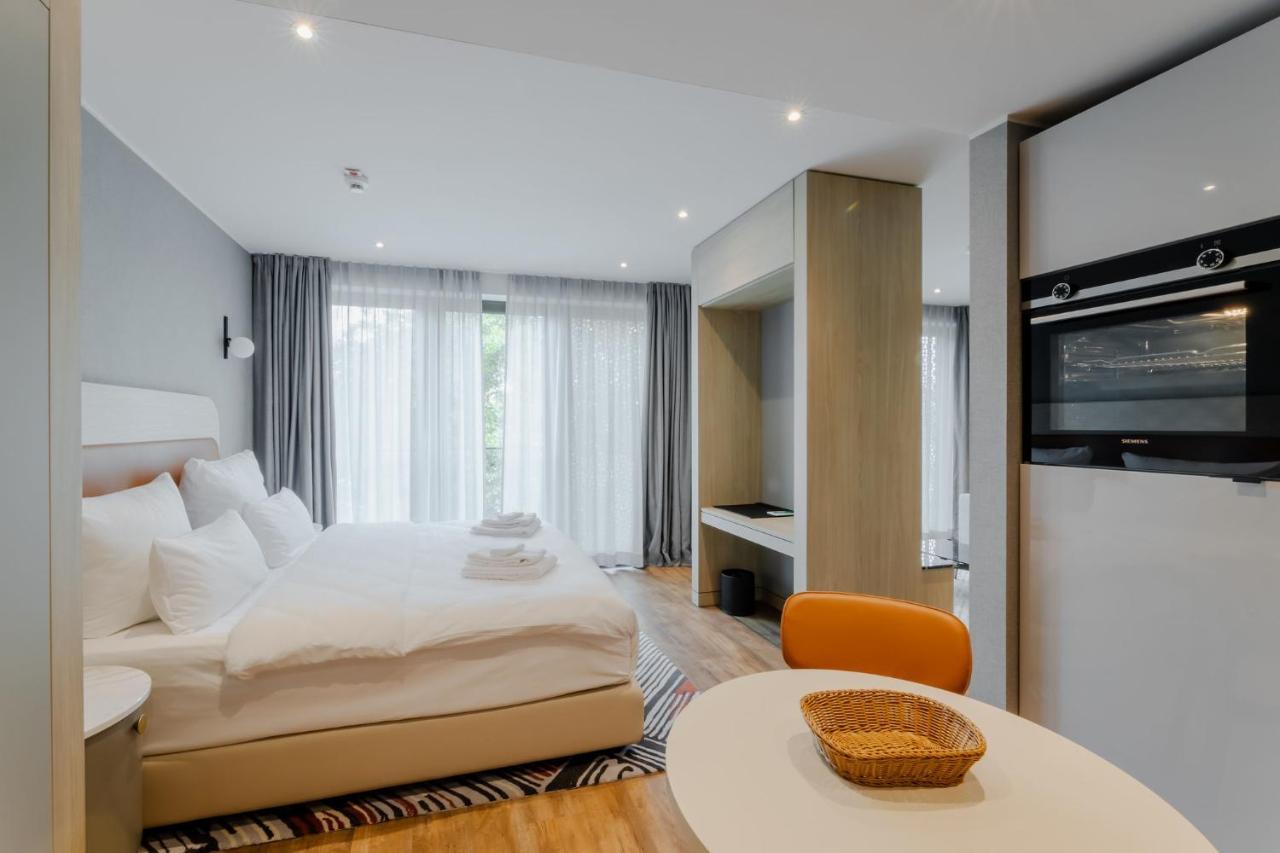 Fourty Three Luxury Serviced Apartments Dusseldorf Exterior photo A studio apartment in London