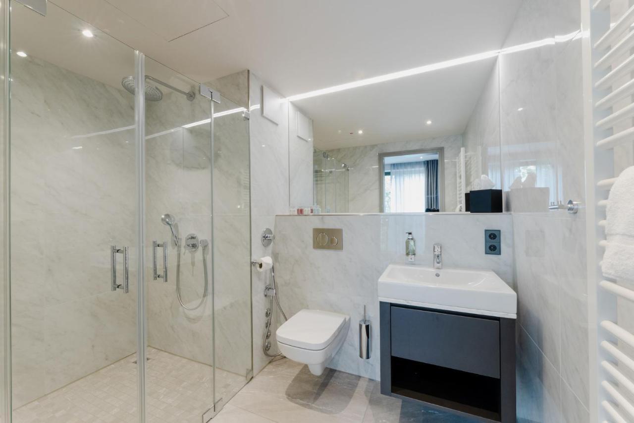 Fourty Three Luxury Serviced Apartments Dusseldorf Exterior photo Bathroom