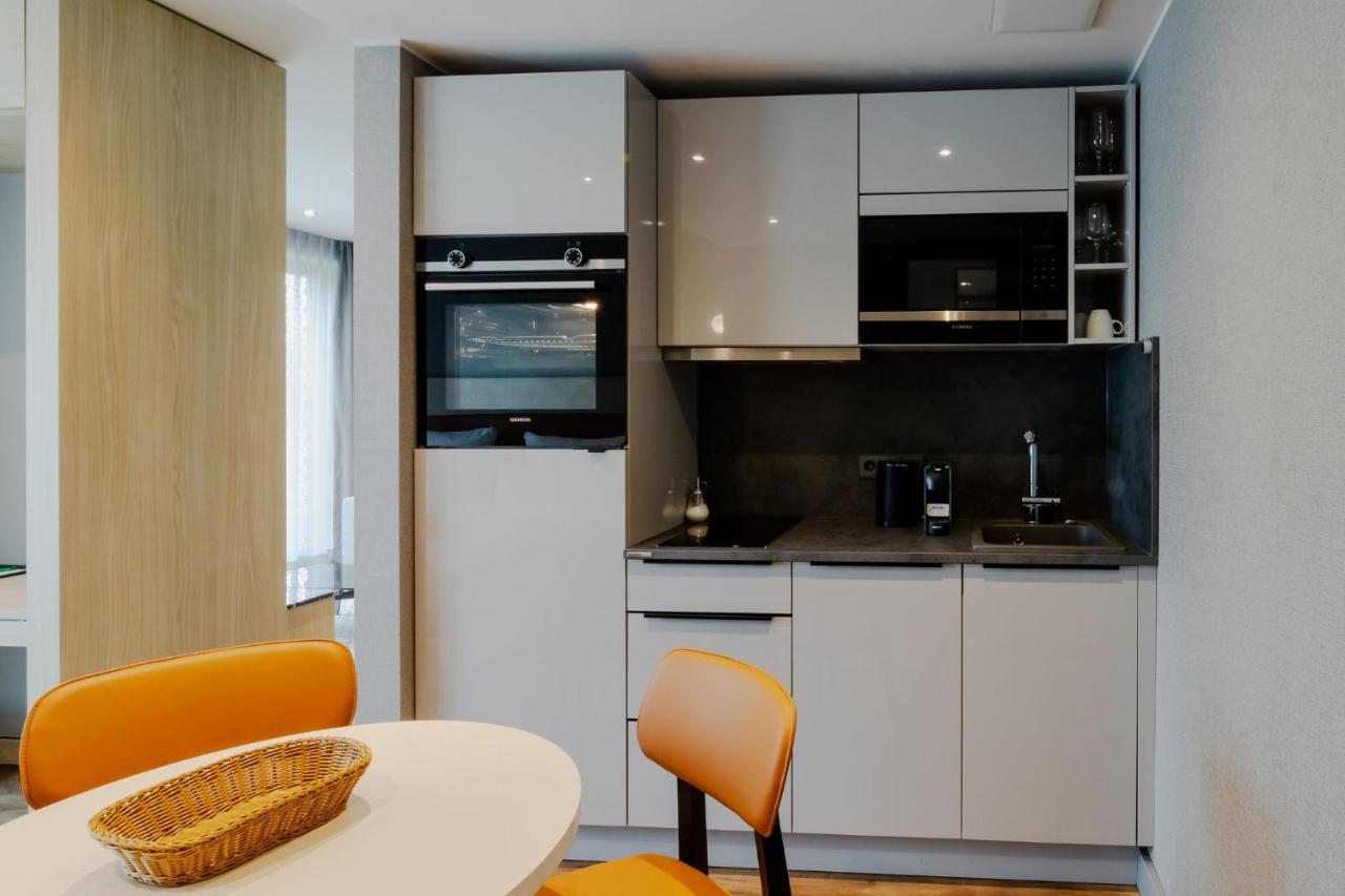 Fourty Three Luxury Serviced Apartments Dusseldorf Exterior photo A typical kitchen in a serviced apartment