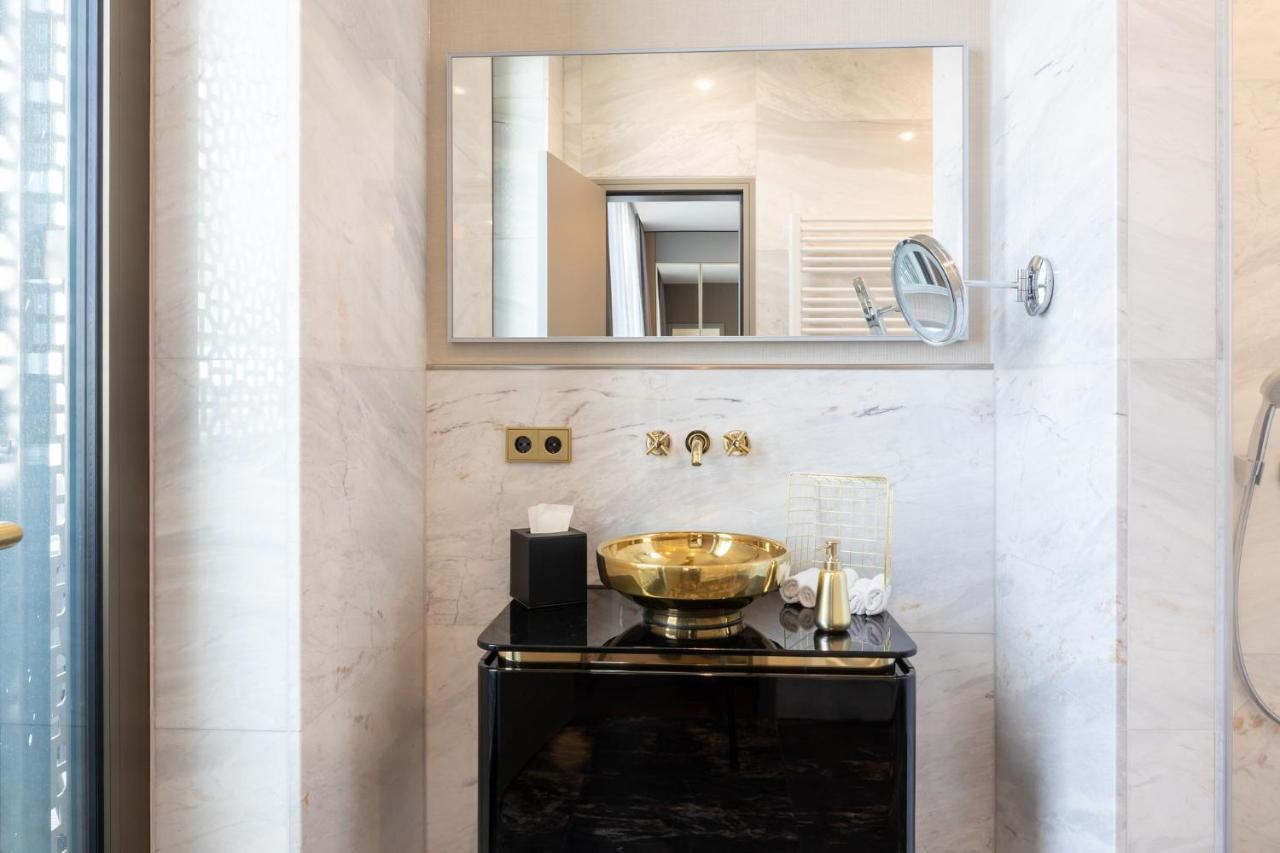 Fourty Three Luxury Serviced Apartments Dusseldorf Exterior photo Bathroom