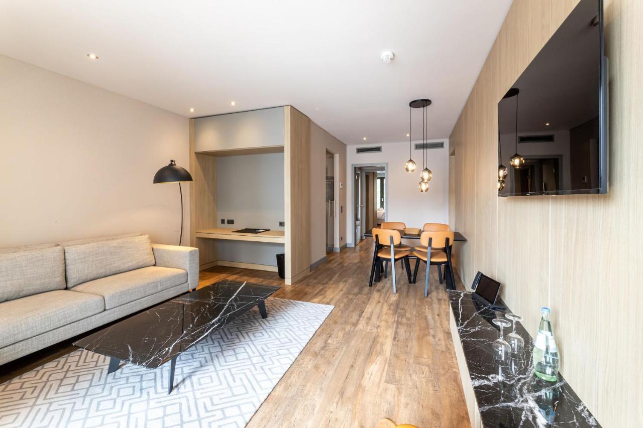 Fourty Three Luxury Serviced Apartments Dusseldorf Exterior photo A suite at the hotel
