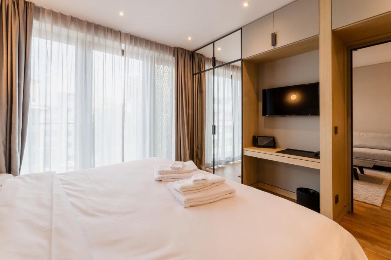 Fourty Three Luxury Serviced Apartments Dusseldorf Exterior photo A bedroom at the hotel