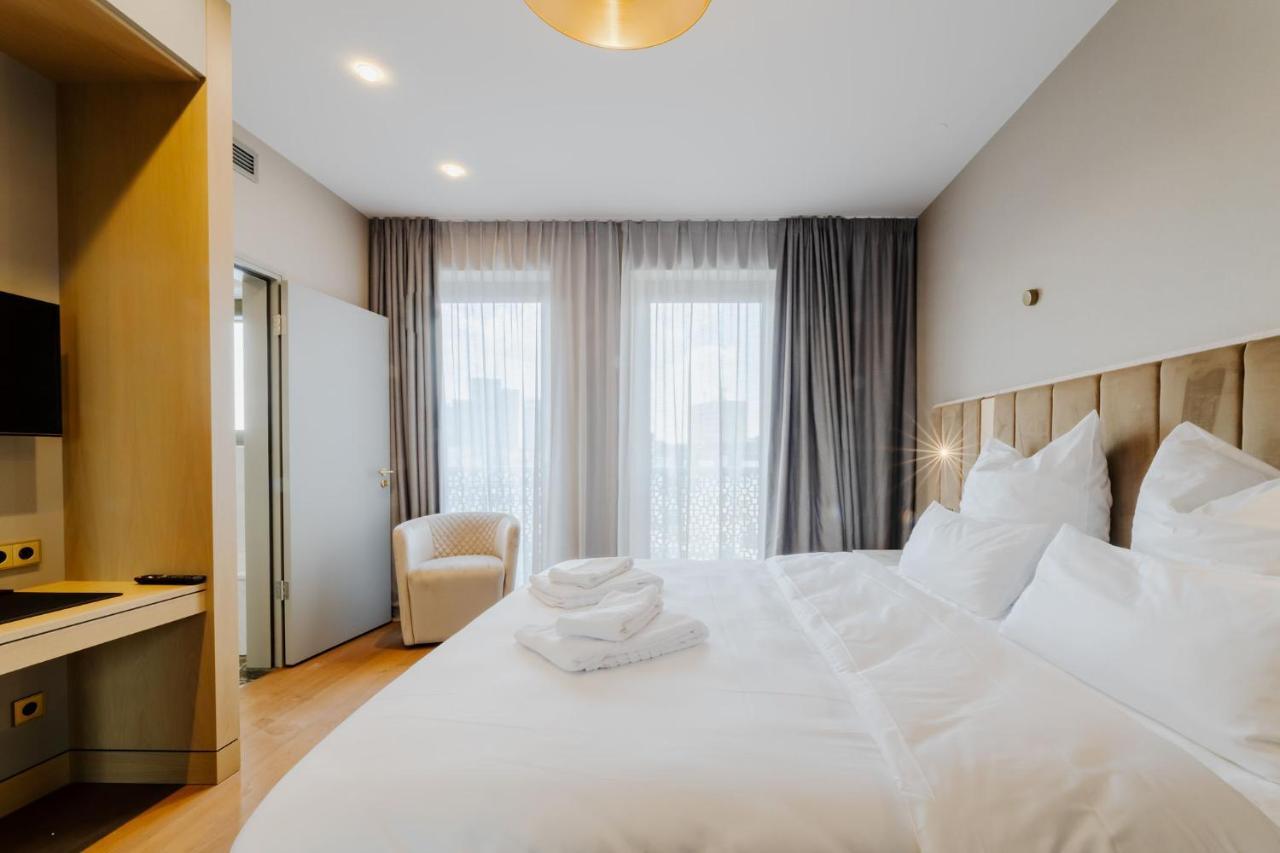 Fourty Three Luxury Serviced Apartments Dusseldorf Exterior photo A room at the hotel