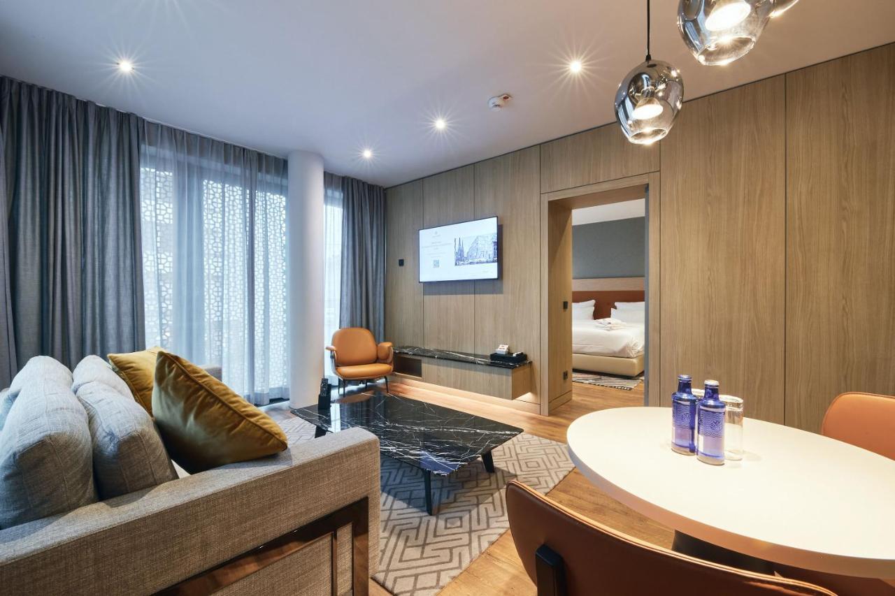 Fourty Three Luxury Serviced Apartments Dusseldorf Exterior photo A suite at the hotel