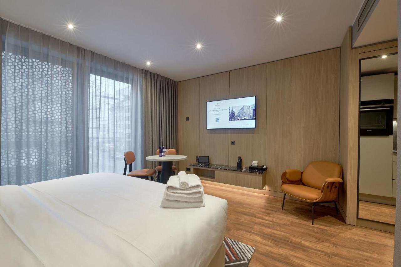 Fourty Three Luxury Serviced Apartments Dusseldorf Exterior photo A room at the hotel
